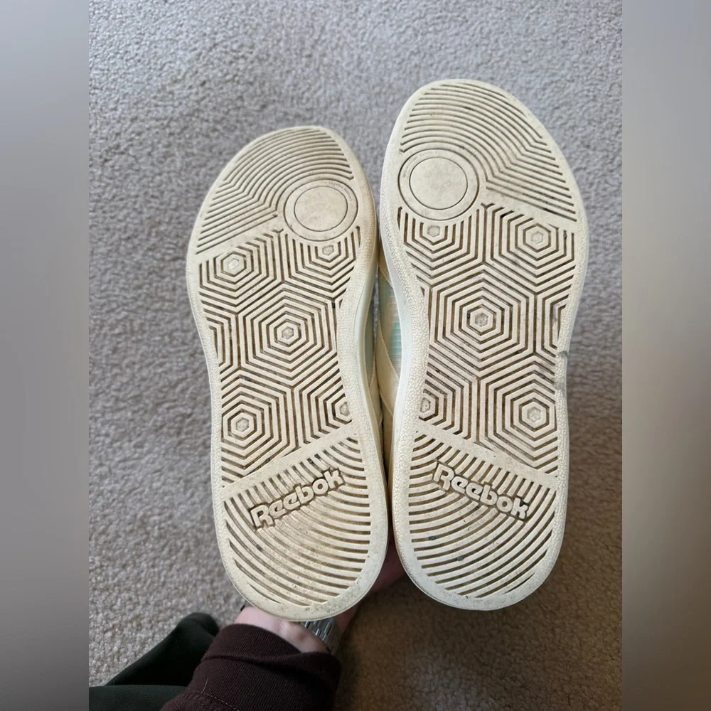 Women’s Reebok sneakers - Picture 3 of 4